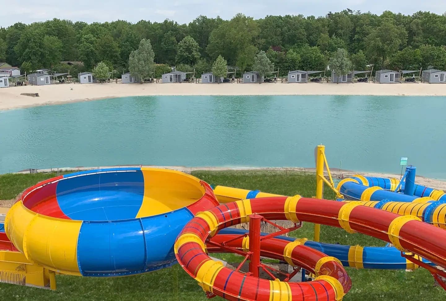 Waterglijbaan in het park